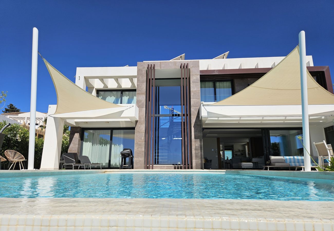 Villa en Estepona - Villa de lujo de 4 dormitorios en Valle Romano, Estepona con piscina infinita privada y magníficas vistas