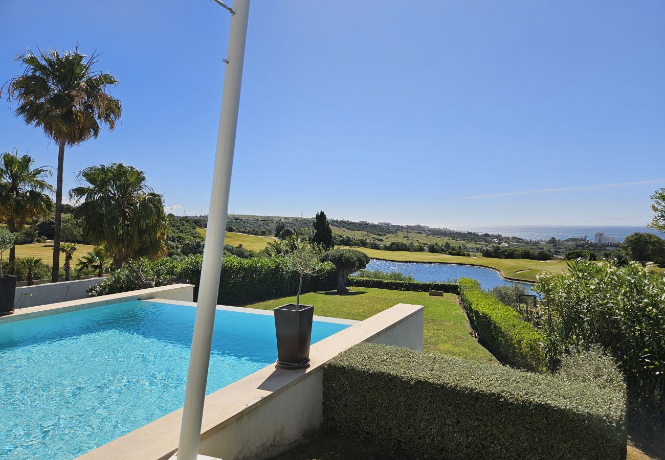Villa en Estepona - Villa de lujo de 4 dormitorios en Valle Romano, Estepona con piscina infinita privada y magníficas vistas