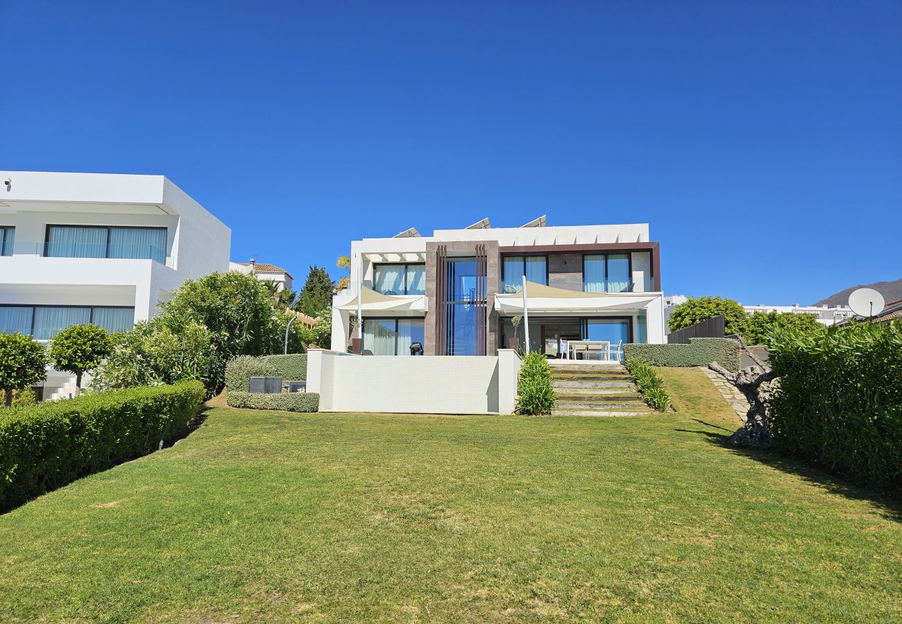 Villa en Estepona - Villa de lujo de 4 dormitorios en Valle Romano, Estepona con piscina infinita privada y magníficas vistas
