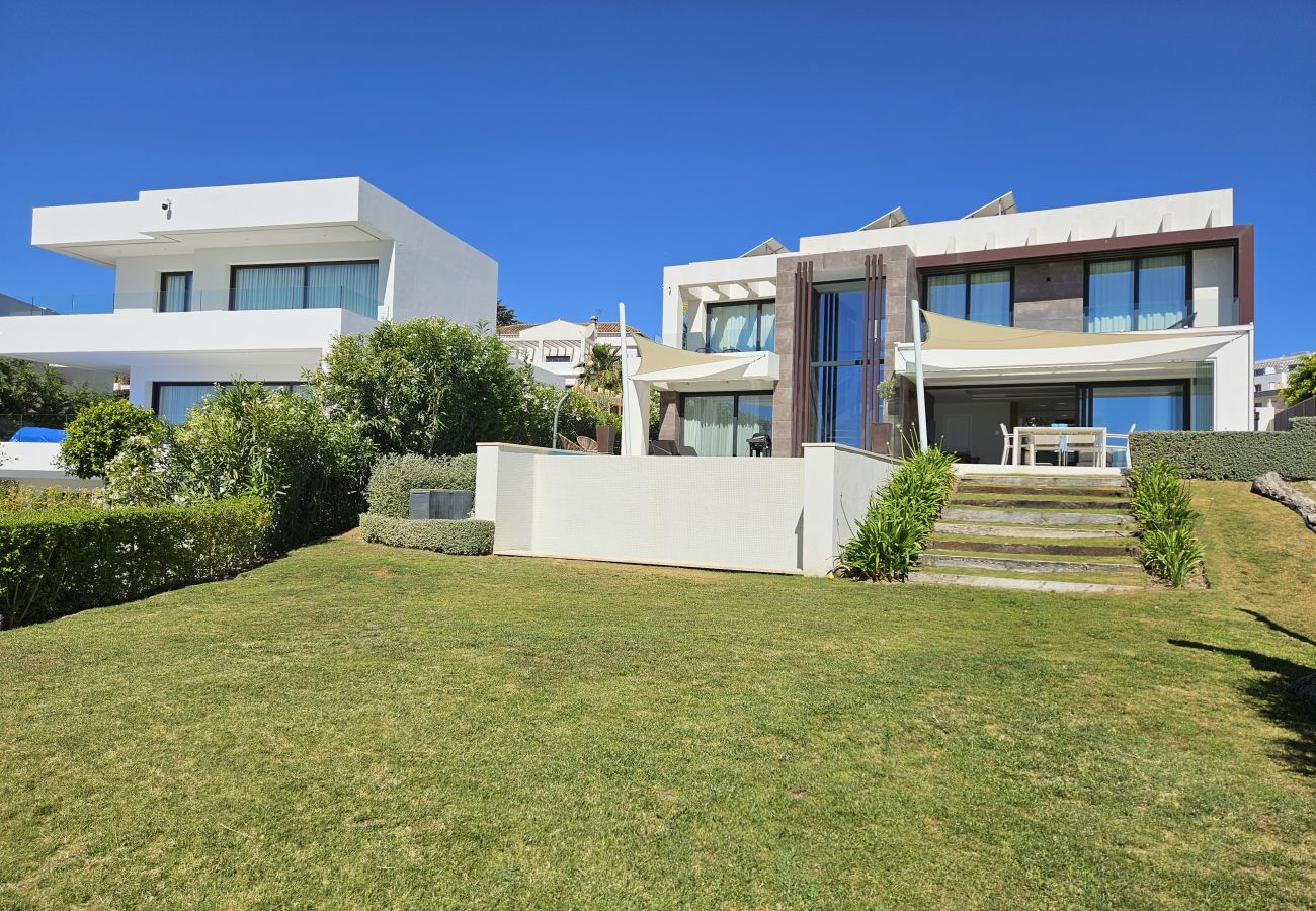 Villa en Estepona - Villa de lujo de 4 dormitorios en Valle Romano, Estepona con piscina infinita privada y magníficas vistas