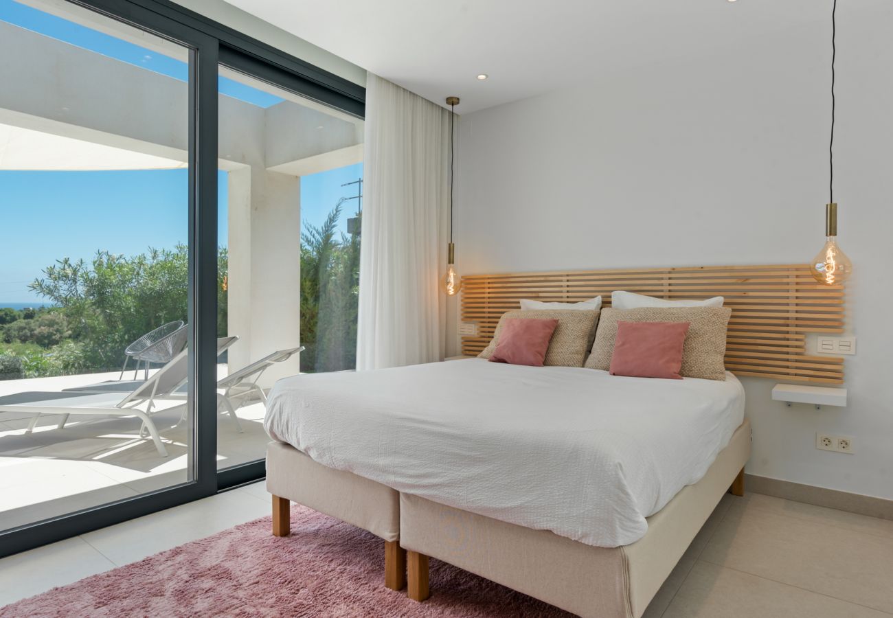 Villa en Estepona - Villa de lujo de 4 dormitorios en Valle Romano, Estepona con piscina infinita privada y magníficas vistas