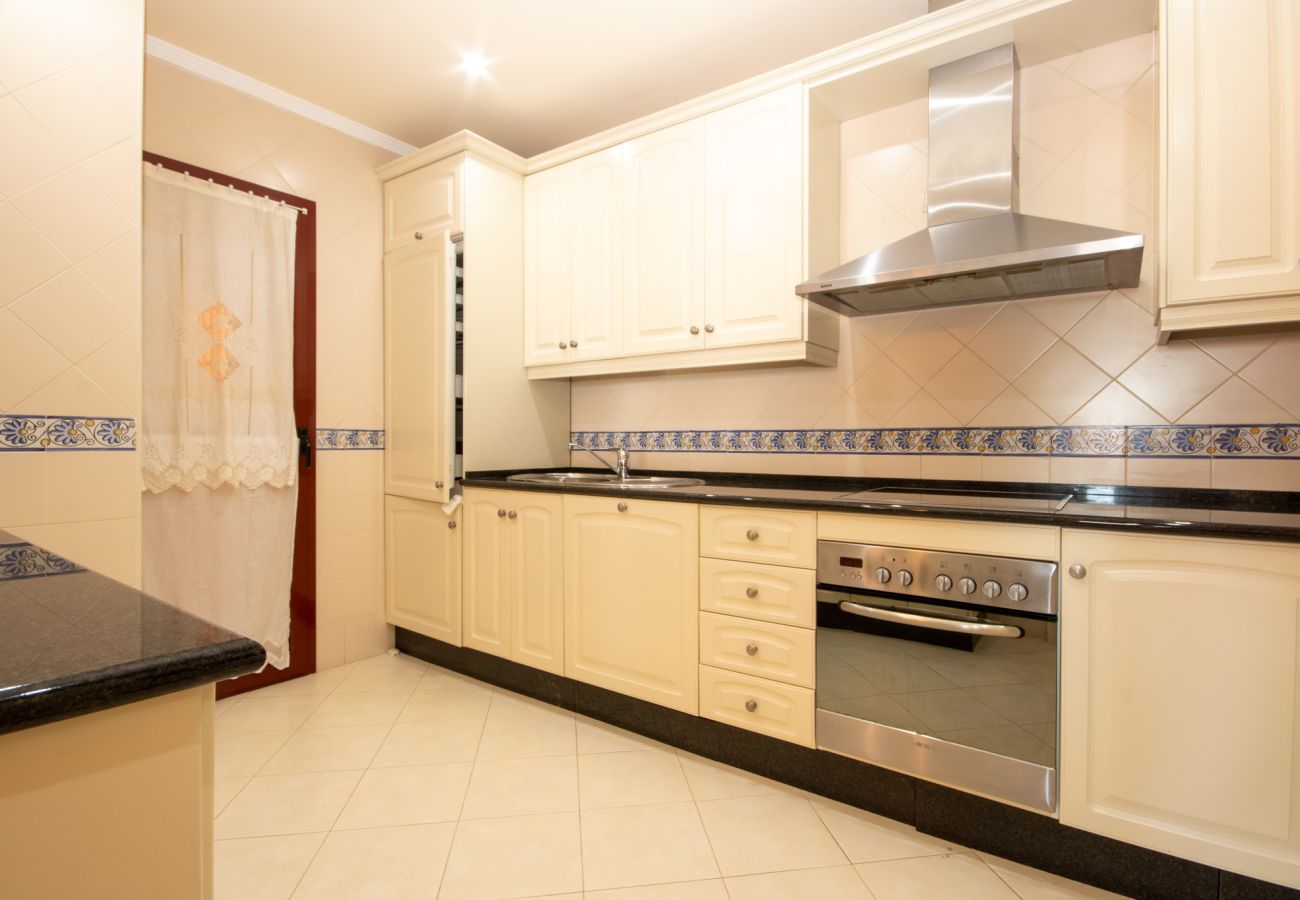 Apartamento en Marbella - Apartamento ático de 3 dormitorios en Elviria, cerca del mar