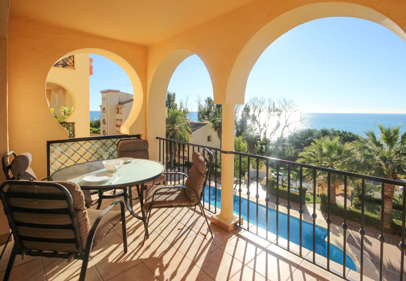 Apartamento en Mijas Costa - Apartamento de dos dormitorios en Torrenueva en un complejo popular a pocos pasos de la playa.