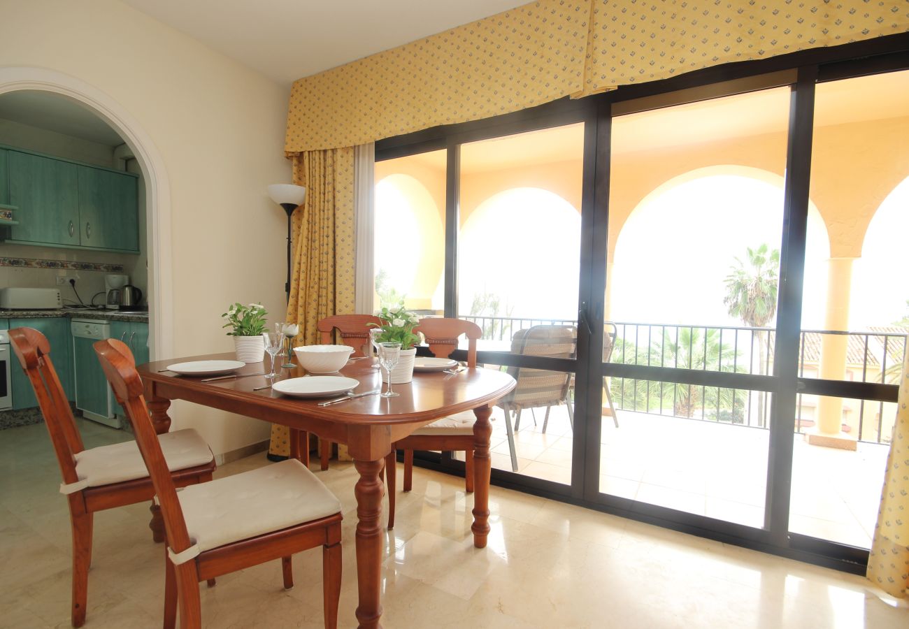 Apartamento en Mijas Costa - Apartamento de dos dormitorios en Torrenueva en un complejo popular a pocos pasos de la playa.