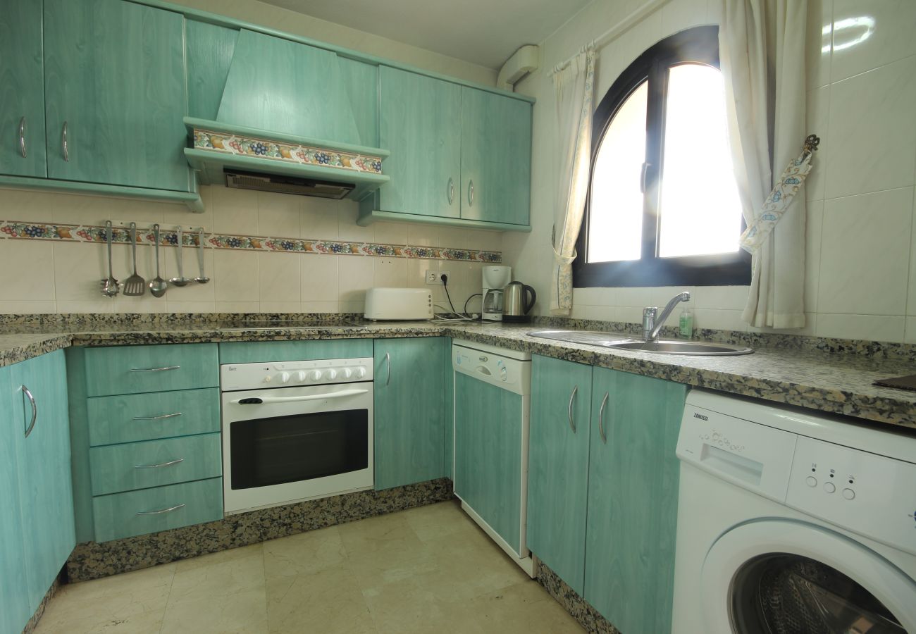 Apartamento en Mijas Costa - Apartamento de dos dormitorios en Torrenueva en un complejo popular a pocos pasos de la playa.