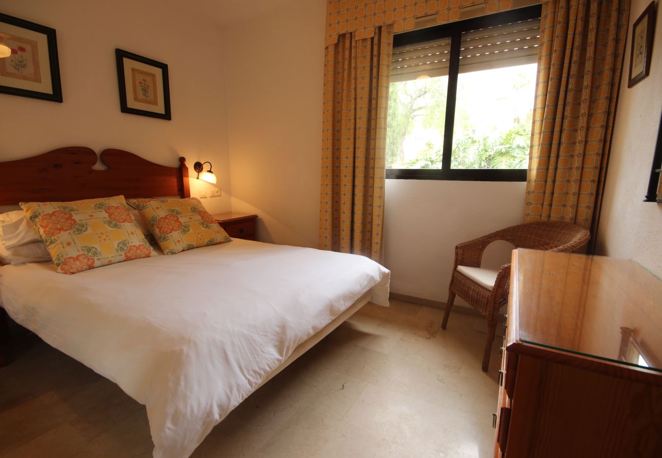 Apartamento en Mijas Costa - Apartamento de dos dormitorios en Torrenueva en un complejo popular a pocos pasos de la playa.