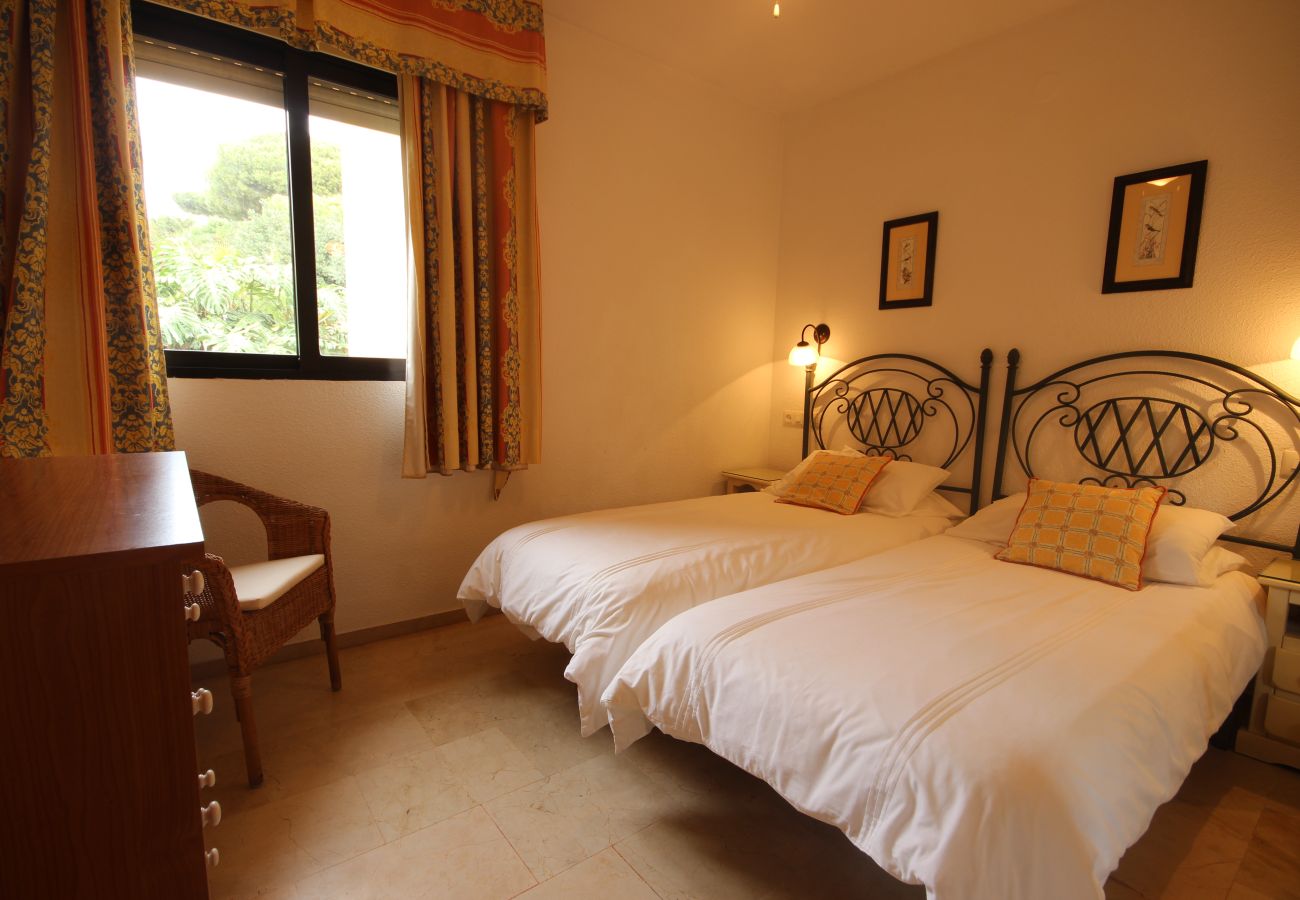 Apartamento en Mijas Costa - Apartamento de dos dormitorios en Torrenueva en un complejo popular a pocos pasos de la playa.