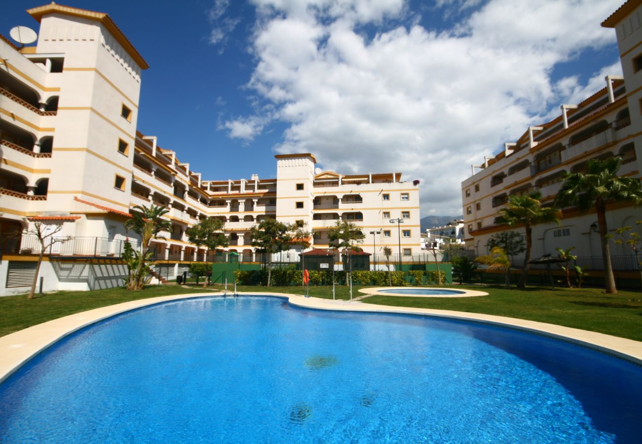Apartamento en Mijas Costa - Apartamento de tres dormitorios en alquiler en Mijas