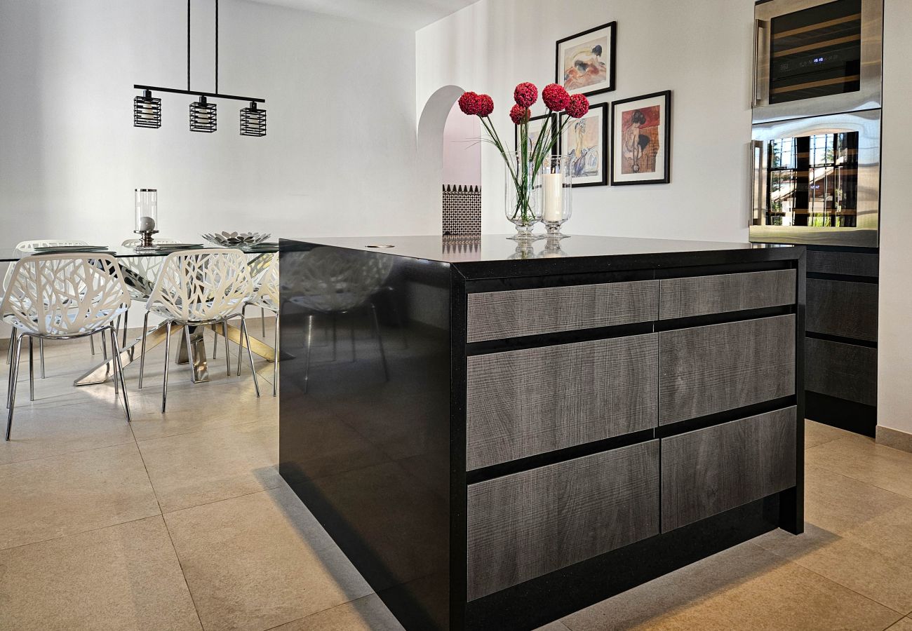 Villa en Mijas Costa - Villa de cuatro dormitorios con piscina privada.