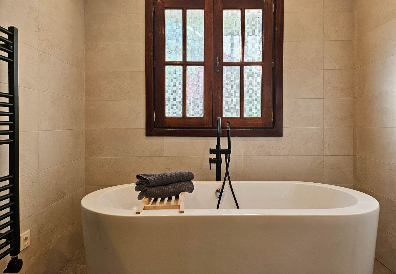 Villa en Mijas Costa - Villa de cuatro dormitorios con piscina privada.