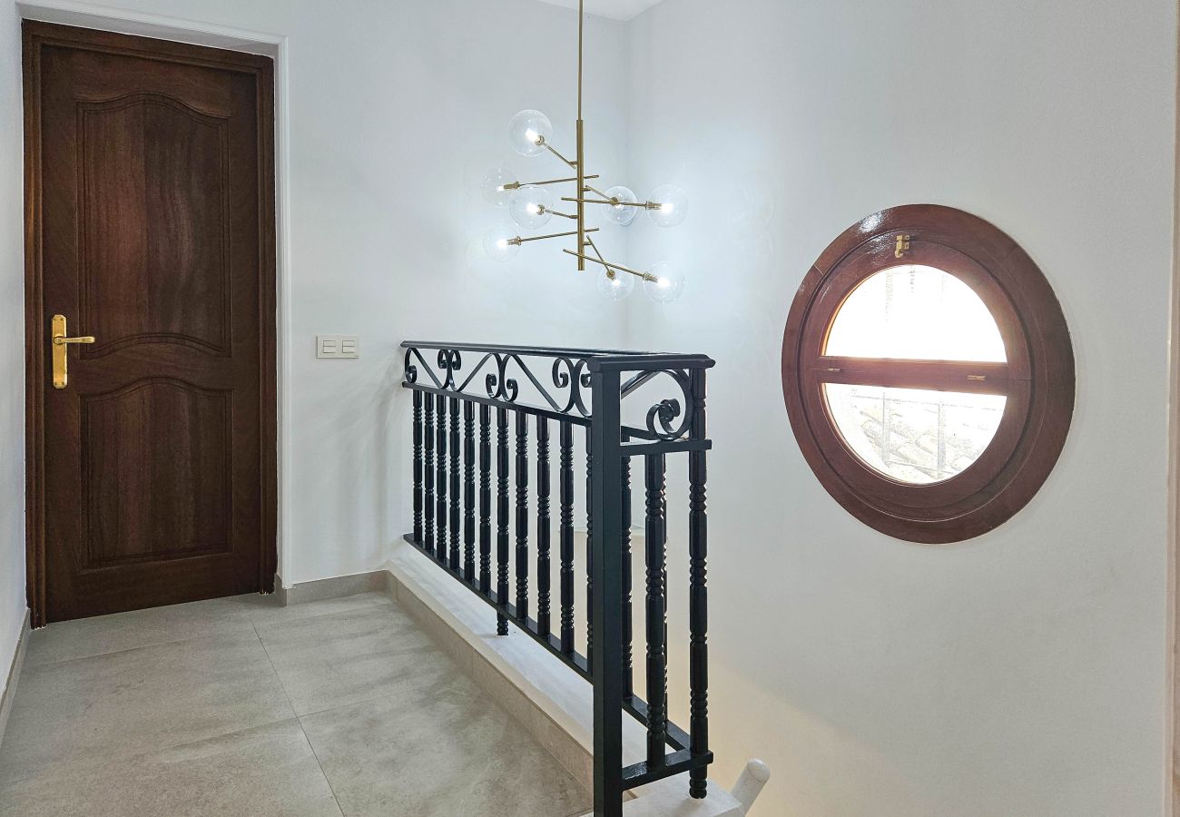 Villa en Mijas Costa - Villa de cuatro dormitorios con piscina privada.