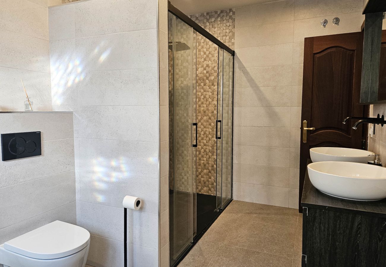 Villa en Mijas Costa - Villa de cuatro dormitorios con piscina privada.