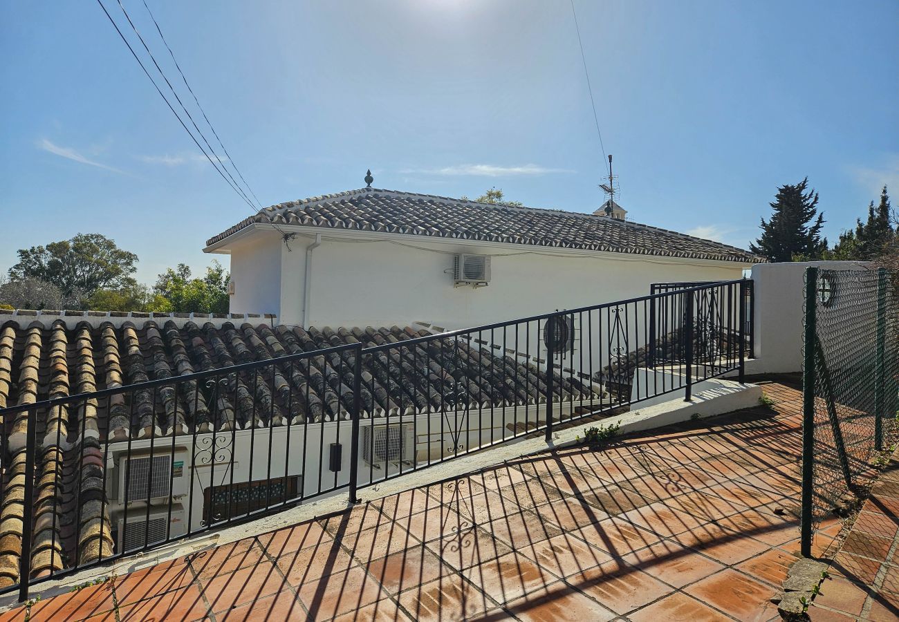 Villa en Mijas Costa - Villa de cuatro dormitorios con piscina privada.