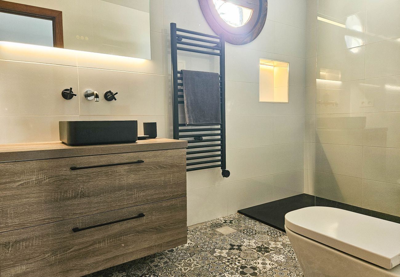 Villa en Mijas Costa - Villa de cuatro dormitorios con piscina privada.