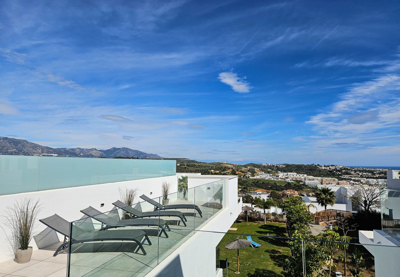 Apartamento en La Cala de Mijas - 2nd floor Large Terrace & Pool views Casa Banderas