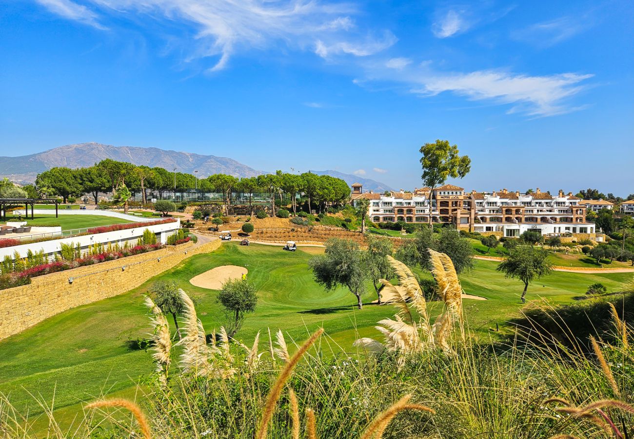 Apartamento en La Cala de Mijas - 2nd floor Large Terrace & Pool views Casa Banderas