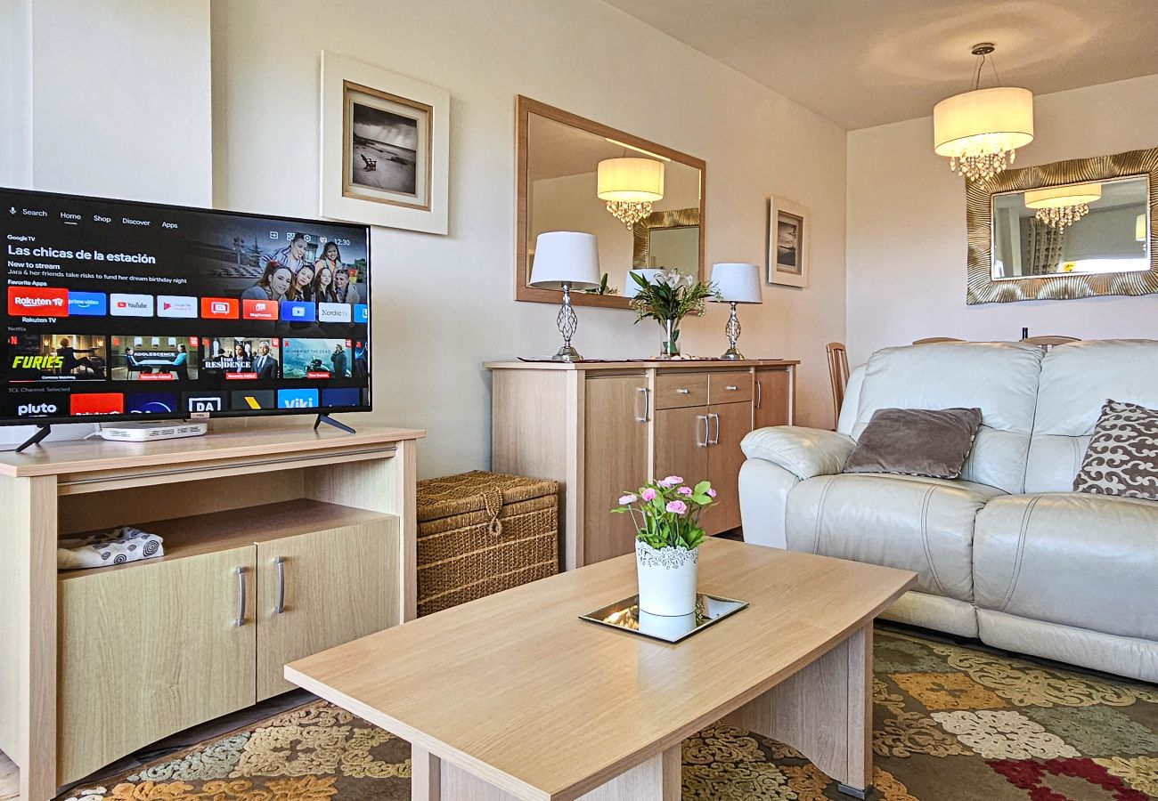 Apartamento en Mijas Costa - Apartamento de dos dormitorios con piscina y vistas al mar.