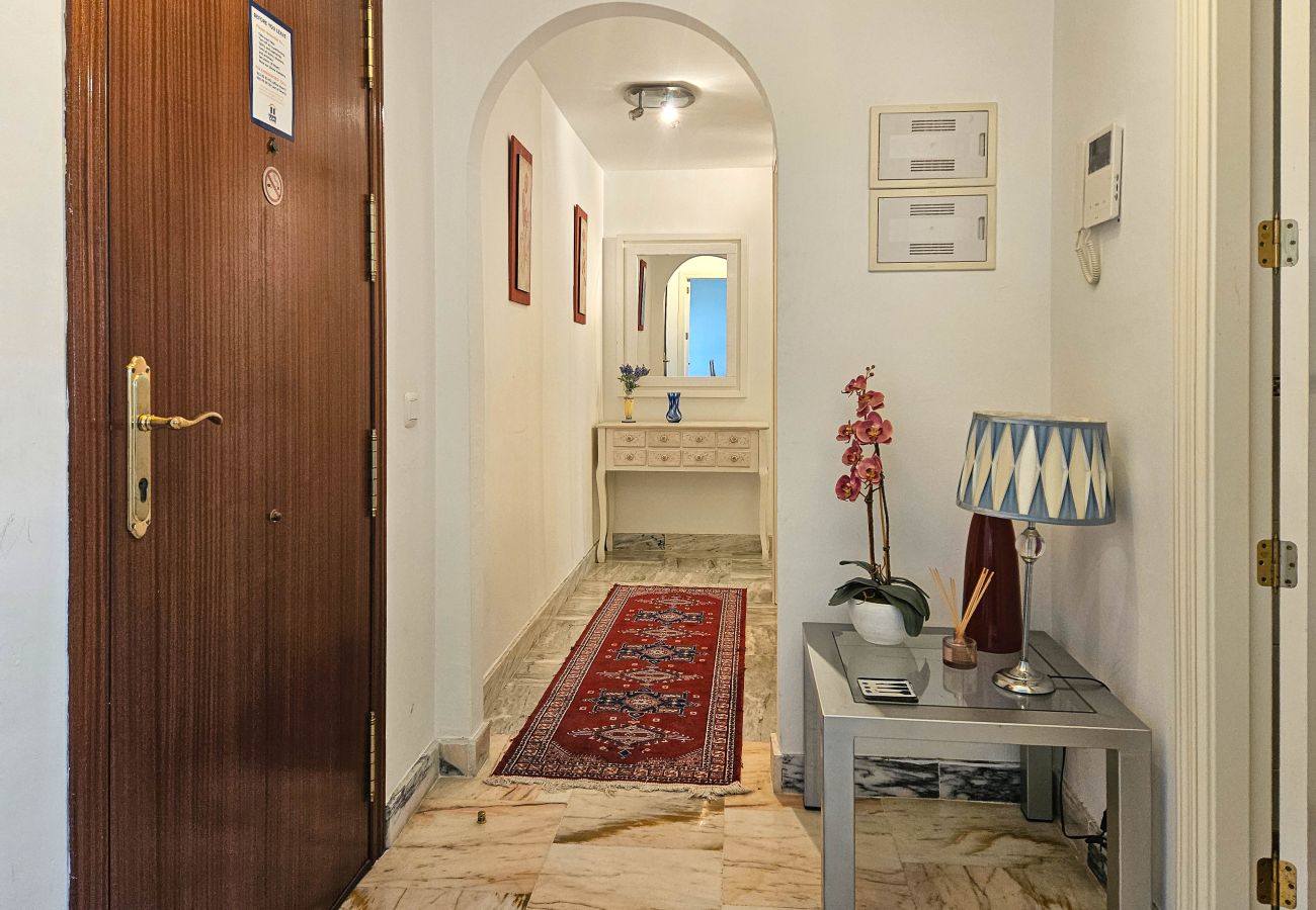 Apartamento en Mijas Costa - Apartamento de dos dormitorios con piscina y vistas al mar.