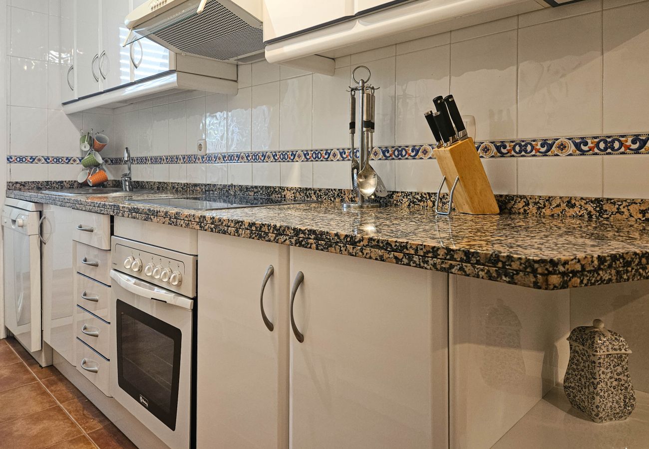 Apartamento en Mijas Costa - Apartamento de dos dormitorios con piscina y vistas al mar.