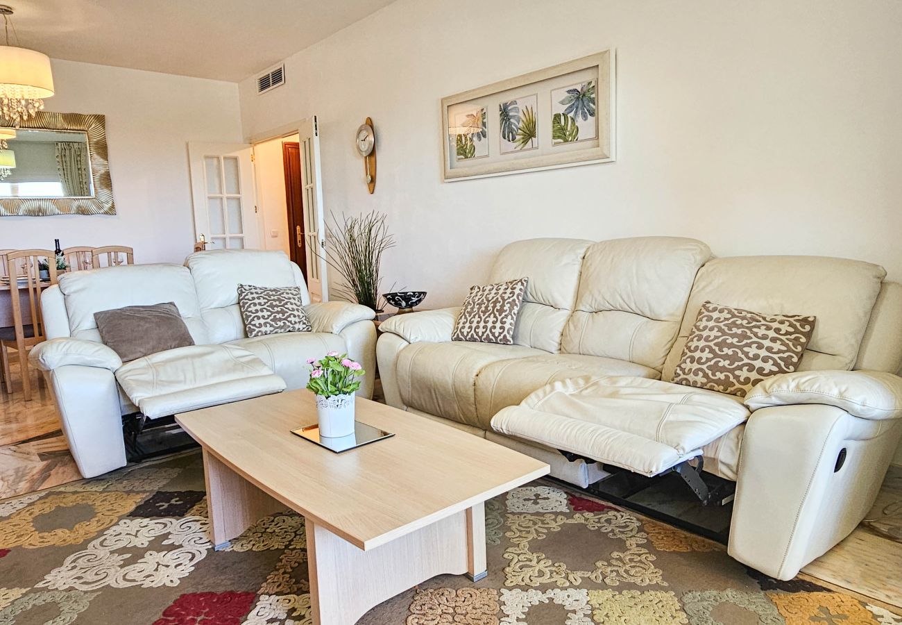 Apartamento en Mijas Costa - Apartamento de dos dormitorios con piscina y vistas al mar.