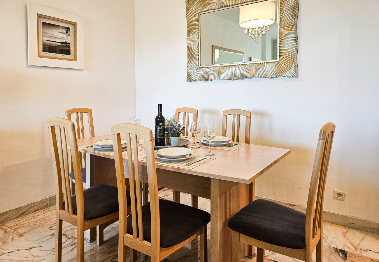 Apartamento en Mijas Costa - Apartamento de dos dormitorios con piscina y vistas al mar.