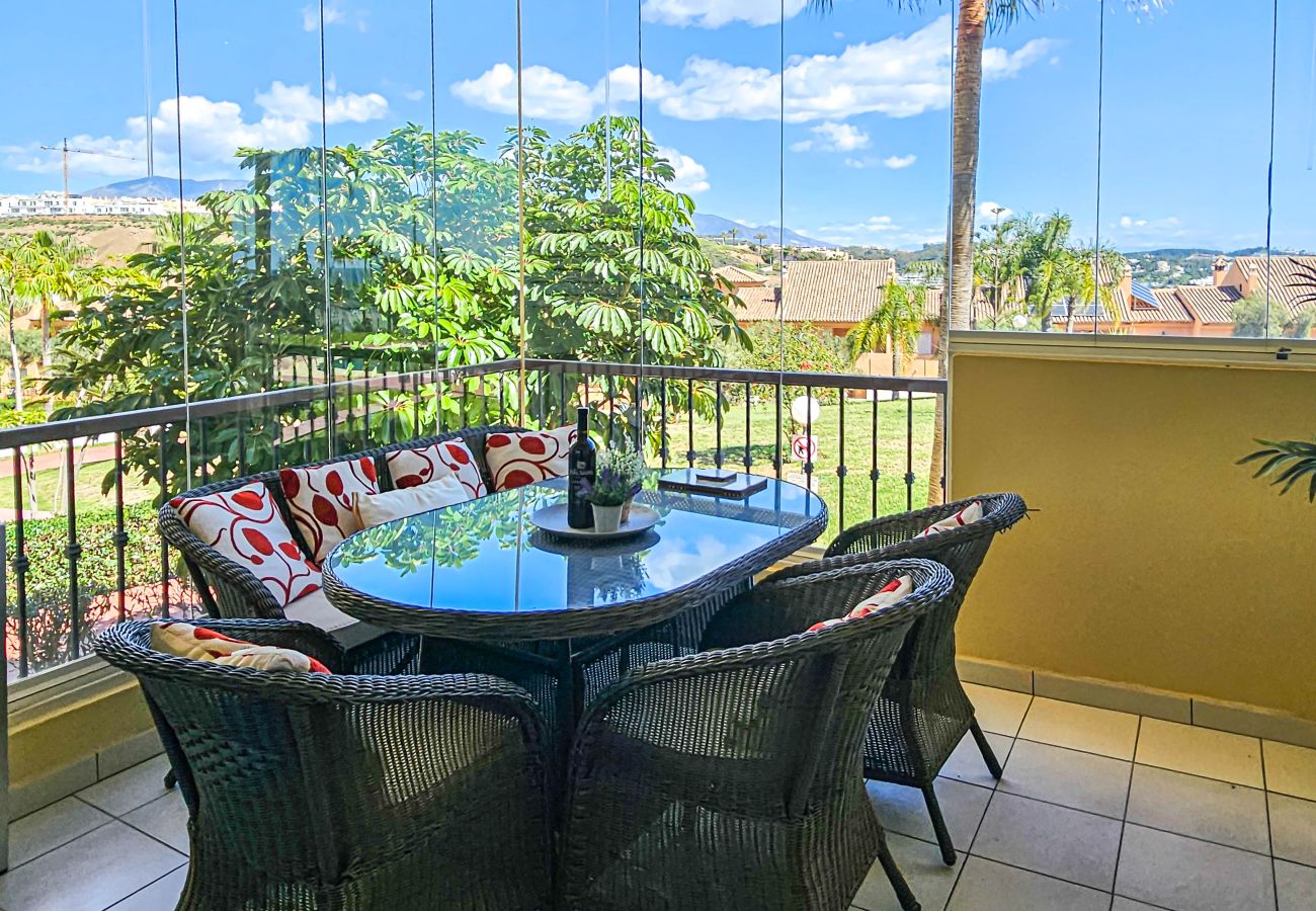 Apartamento en Mijas Costa - Apartamento de dos dormitorios con piscina y vistas al mar.