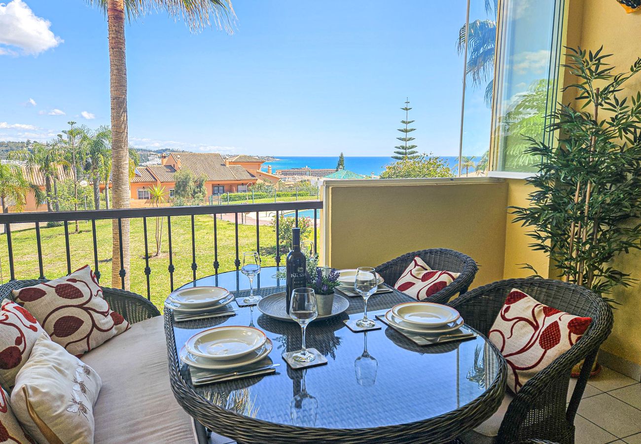 Apartamento en Mijas Costa - Apartamento de dos dormitorios con piscina y vistas al mar.