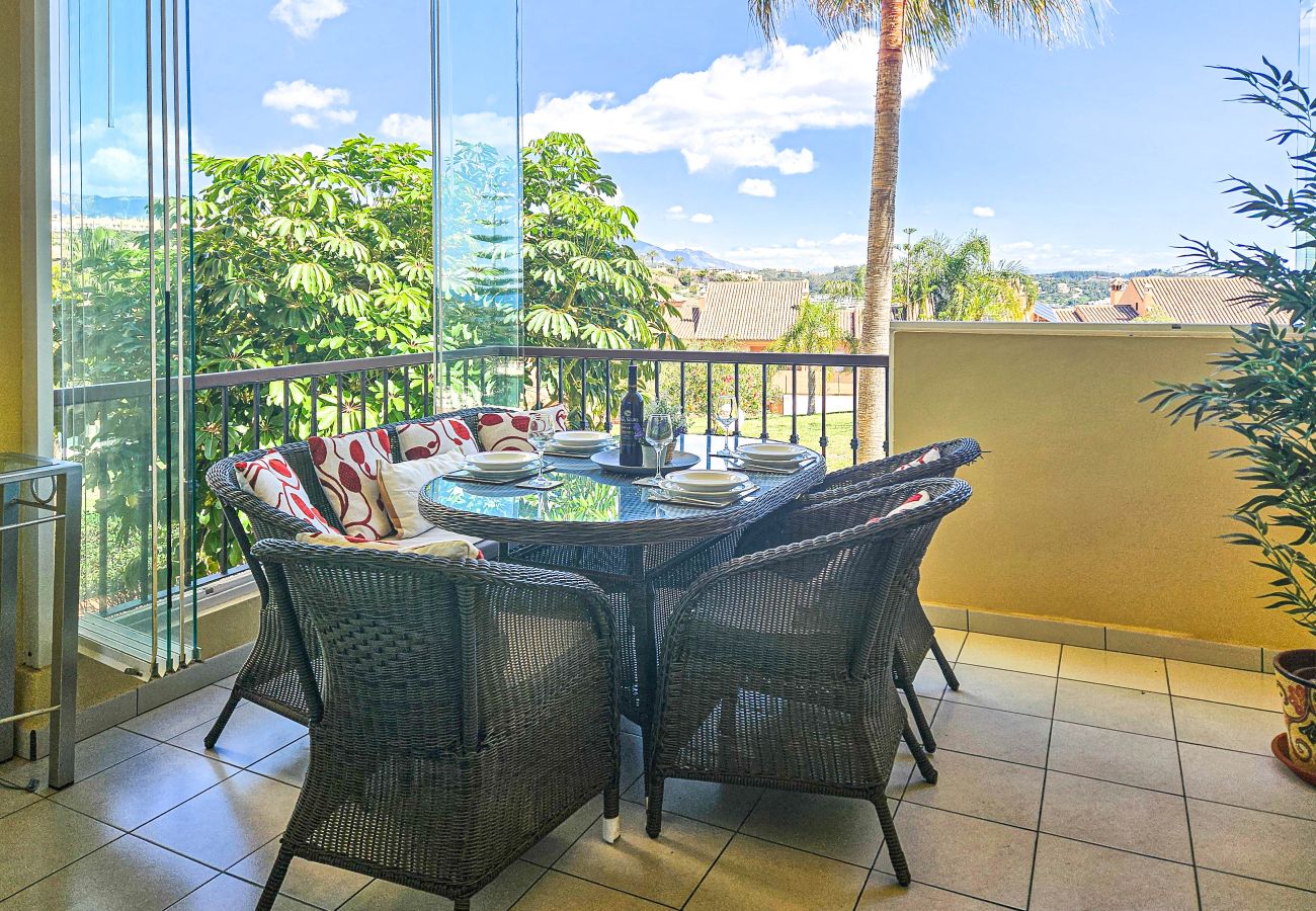 Apartamento en Mijas Costa - Apartamento de dos dormitorios con piscina y vistas al mar.