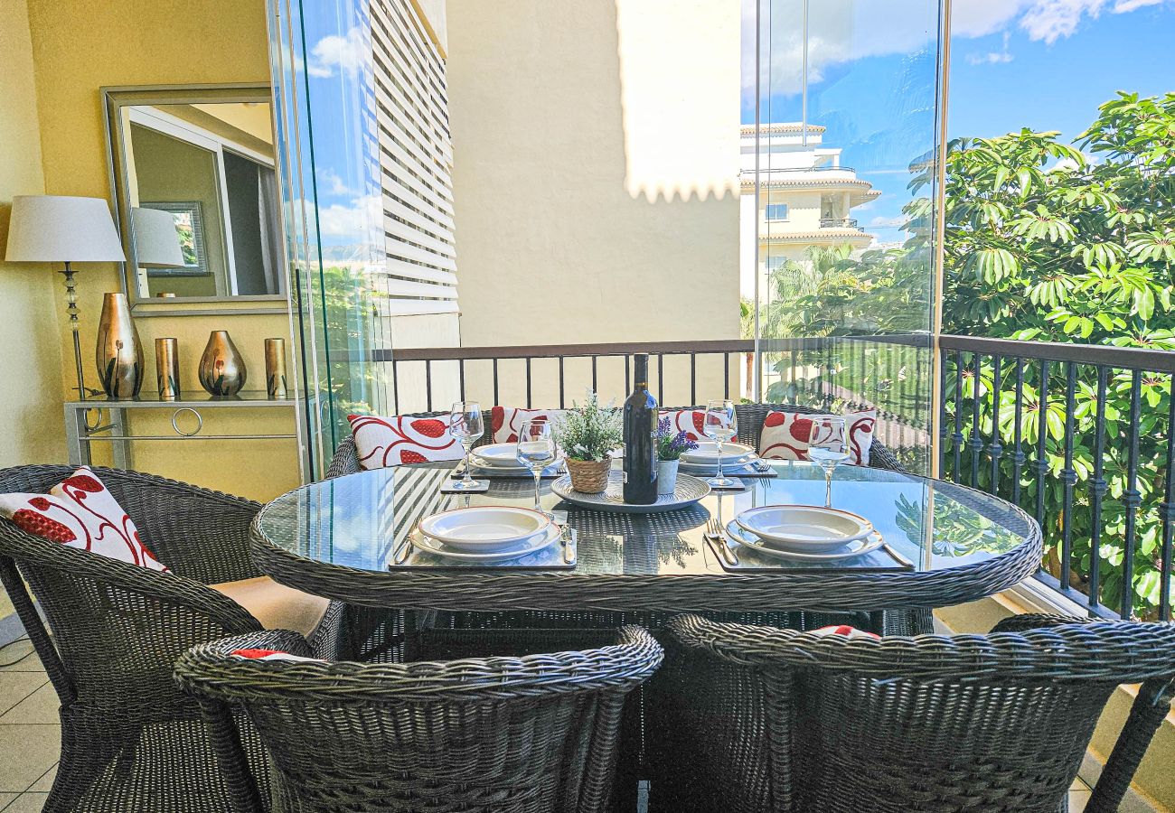 Apartamento en Mijas Costa - Apartamento de dos dormitorios con piscina y vistas al mar.