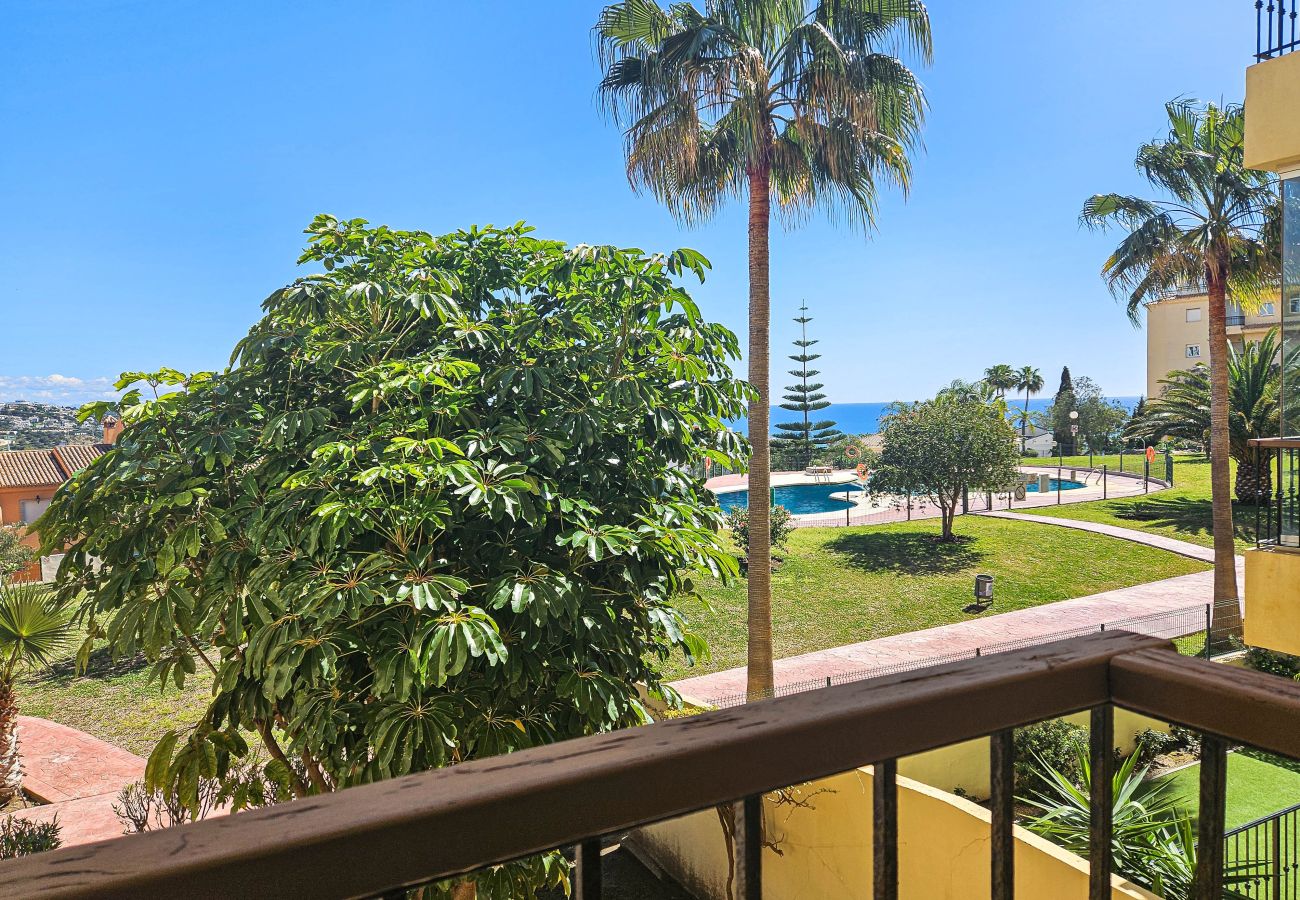 Apartamento en Mijas Costa - Apartamento de dos dormitorios con piscina y vistas al mar.