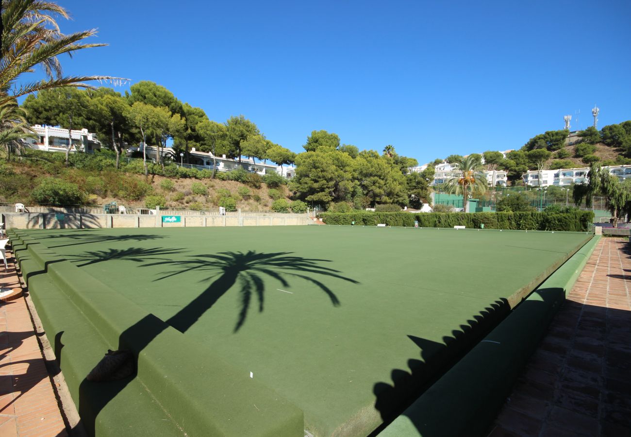 Apartamento en Mijas Costa - Apartamento de dos dormitorios con piscina y vistas al mar.
