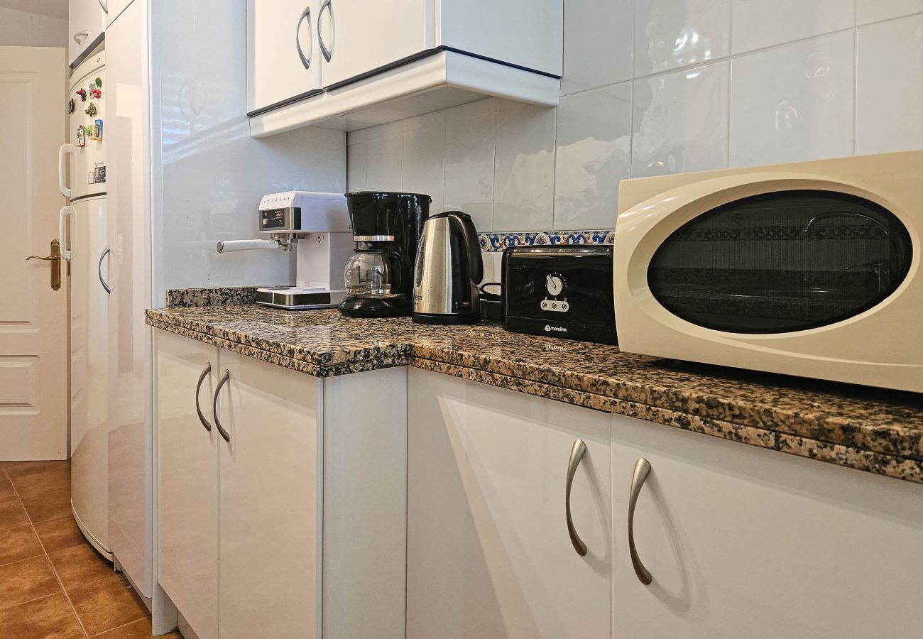 Apartamento en Mijas Costa - Apartamento de dos dormitorios con piscina y vistas al mar.