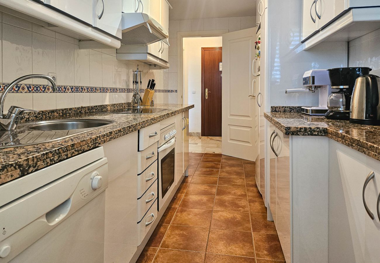 Apartamento en Mijas Costa - Apartamento de dos dormitorios con piscina y vistas al mar.