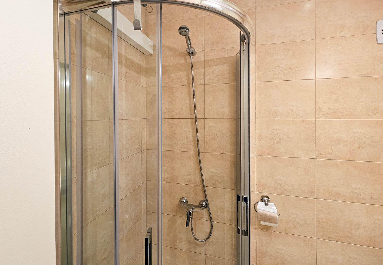 Apartamento en Mijas Costa - Apartamento de dos dormitorios con jardín, Calahonda