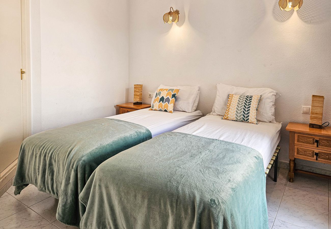 Apartamento en Mijas Costa - Apartamento de dos dormitorios con jardín, Calahonda