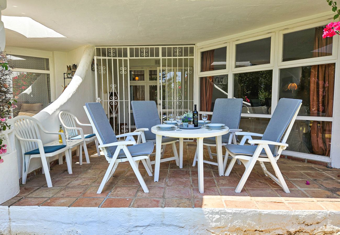 Apartamento en Mijas Costa - Apartamento de dos dormitorios con jardín, Calahonda