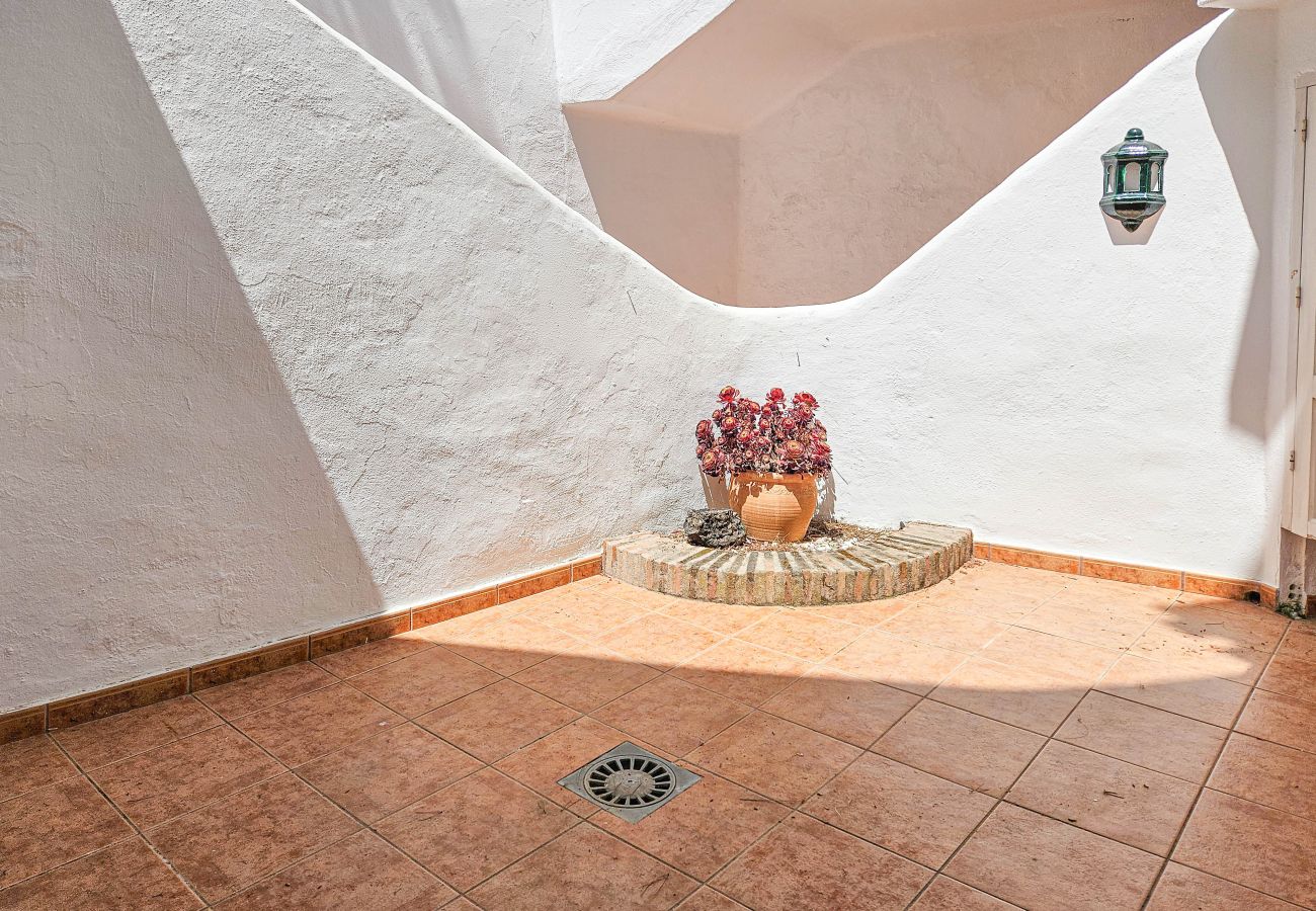 Apartamento en Mijas Costa - Apartamento de dos dormitorios con jardín, Calahonda