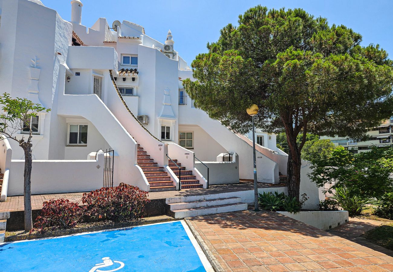 Apartamento en Mijas Costa - Apartamento de dos dormitorios con jardín, Calahonda
