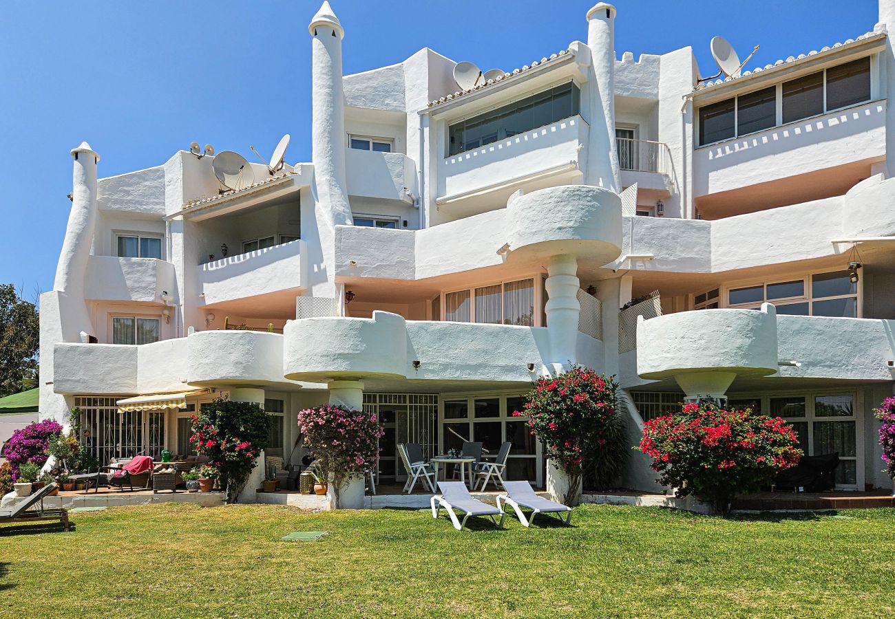 Apartamento en Mijas Costa - Apartamento de dos dormitorios con jardín, Calahonda