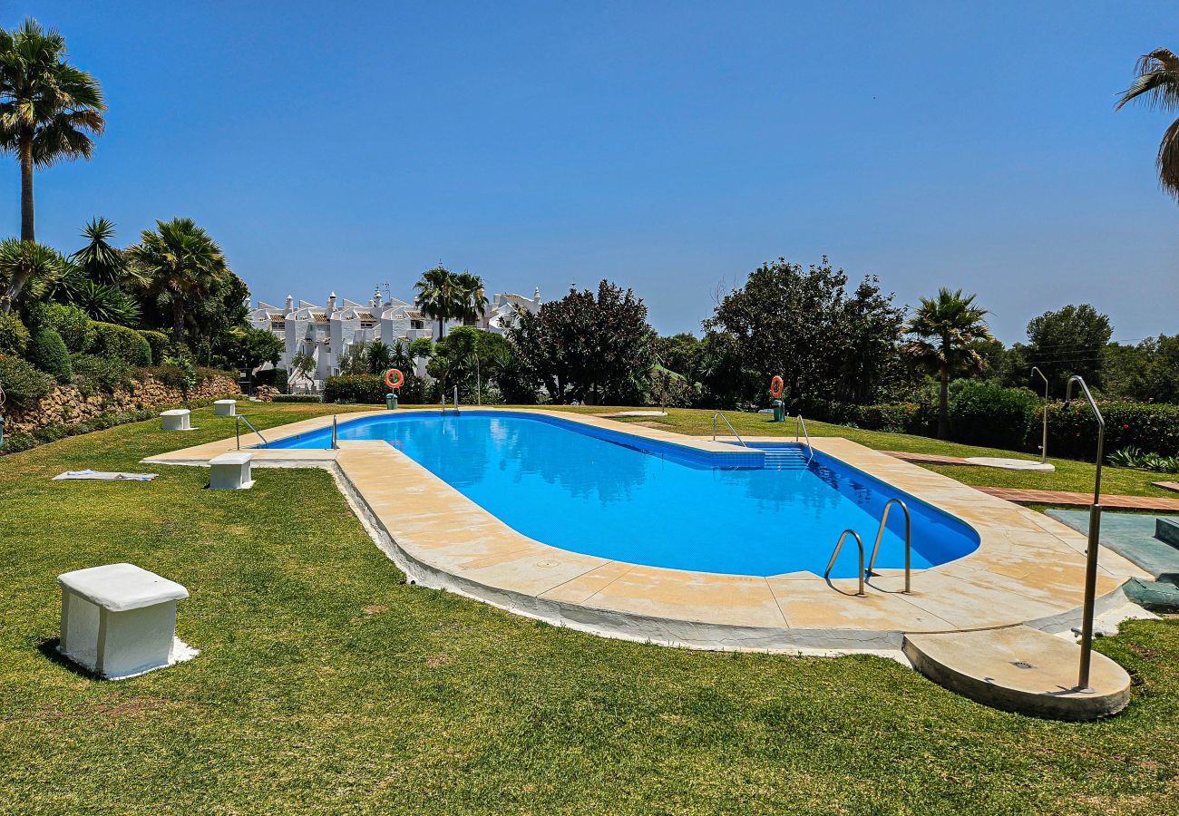 Apartamento en Mijas Costa - Apartamento de dos dormitorios con jardín, Calahonda