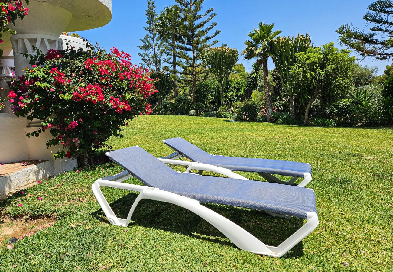 Apartamento en Mijas Costa - Apartamento de dos dormitorios con jardín, Calahonda