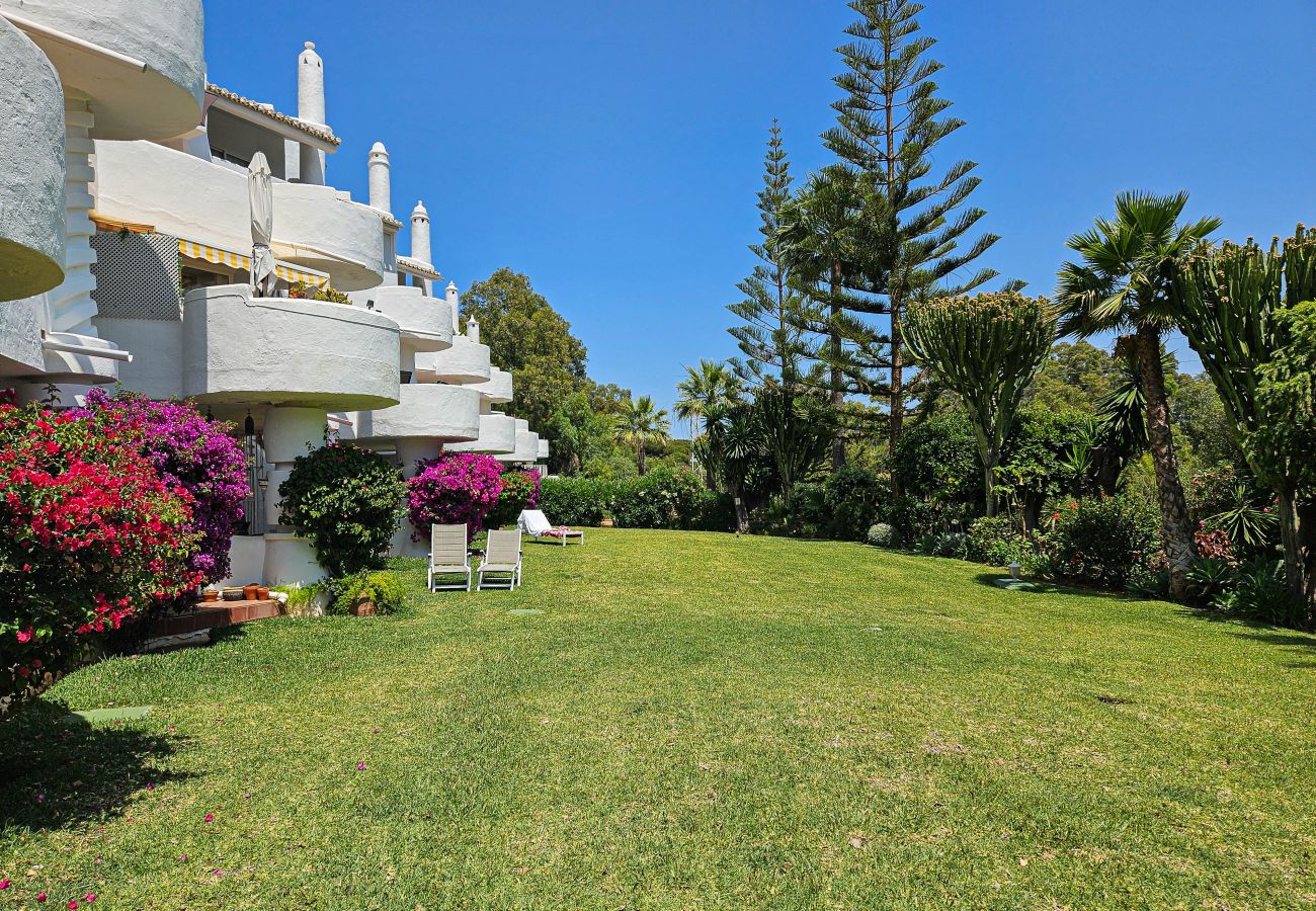 Apartamento en Mijas Costa - Apartamento de dos dormitorios con jardín, Calahonda