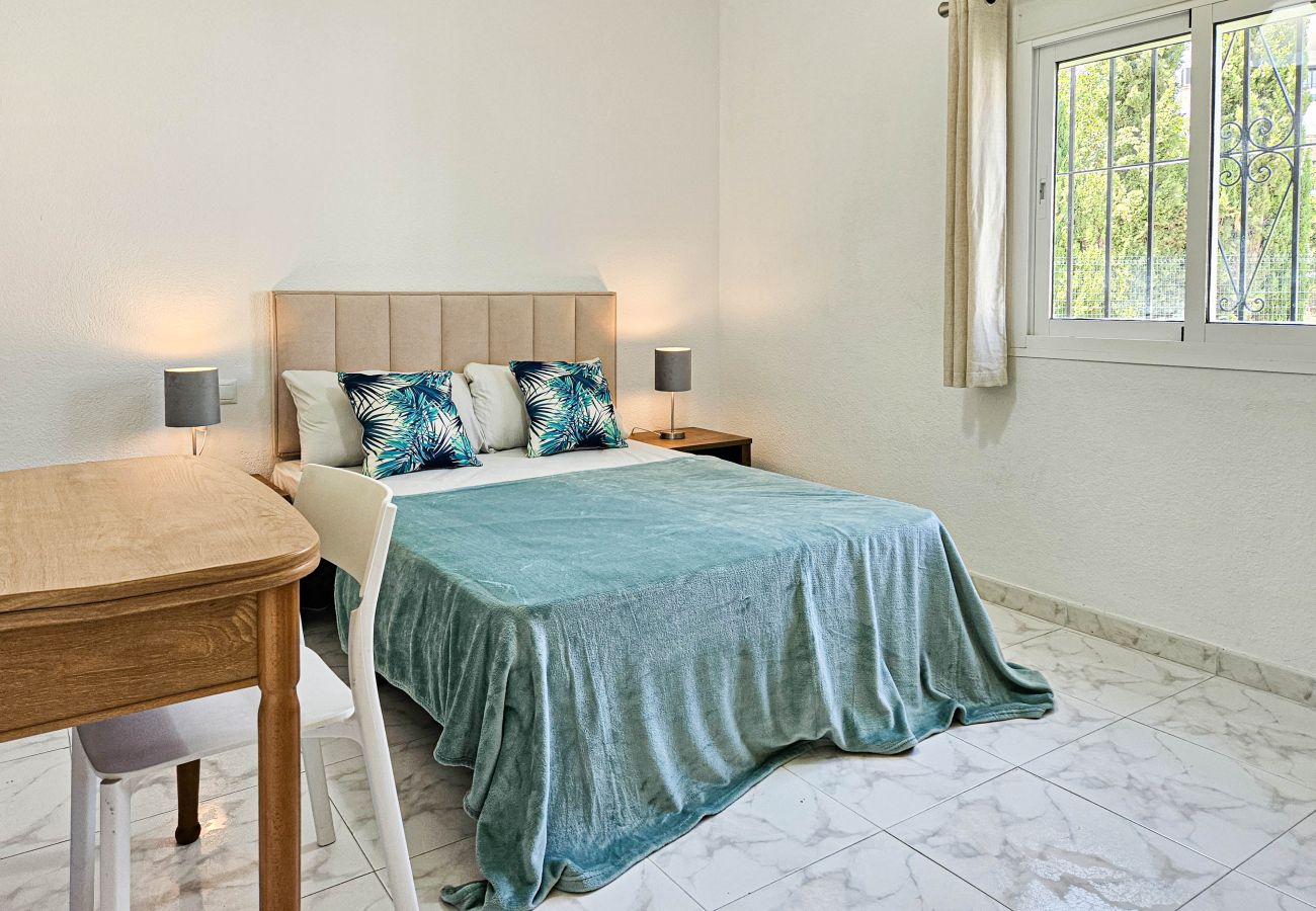 Villa en Mijas Costa - Villa con piscina privada, ubicación privilegiada en Riviera del Sol