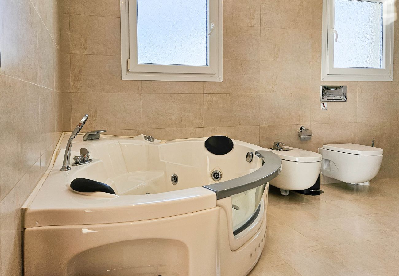 Villa en Mijas Costa - Villa con piscina privada y jacuzzi en Mijas Costa