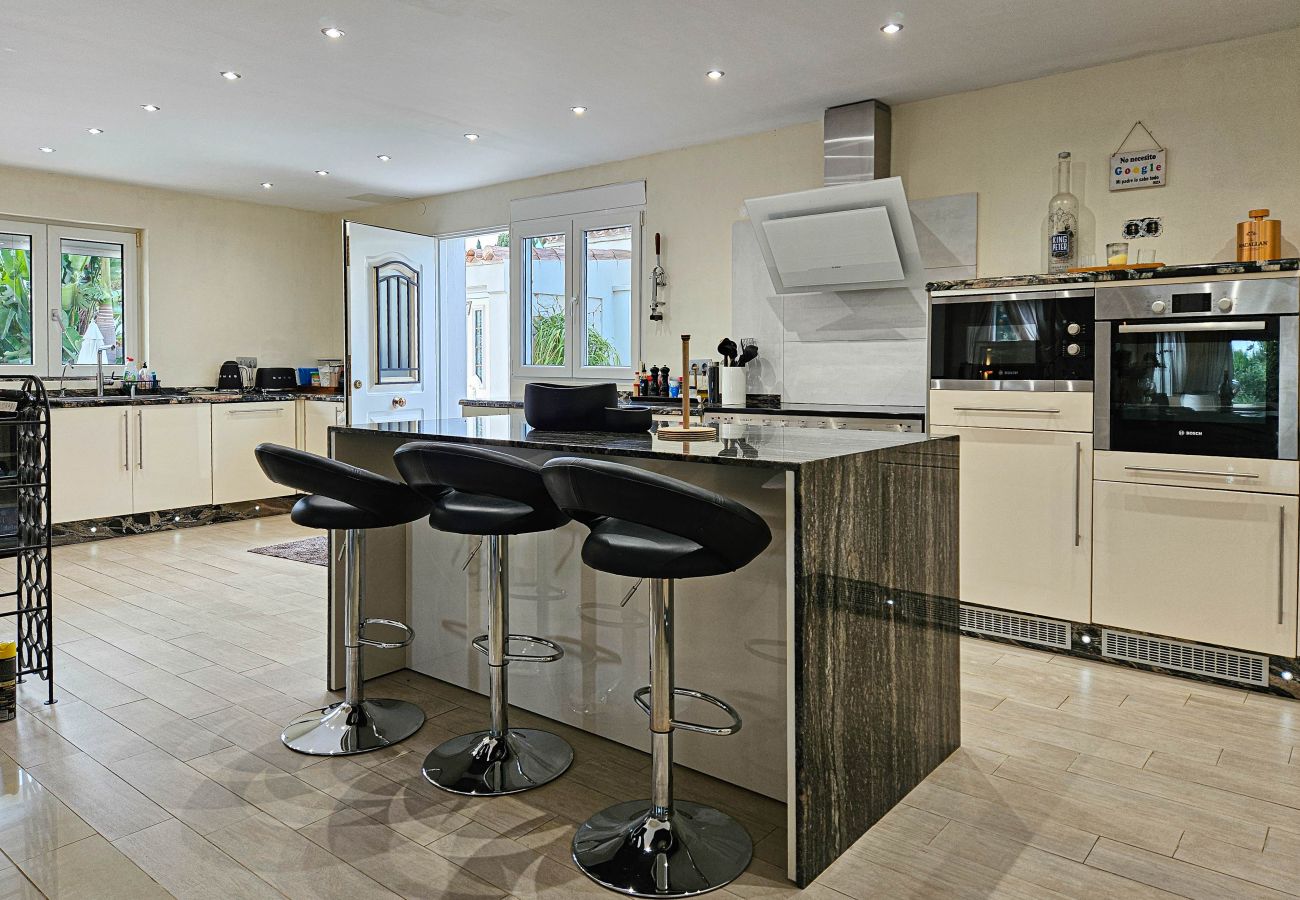 Villa en Mijas Costa - Villa con piscina privada y jacuzzi en Mijas Costa