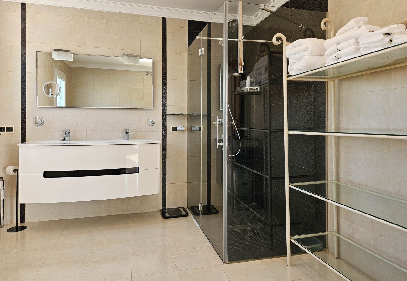 Villa en Mijas Costa - Villa con piscina privada y jacuzzi en Mijas Costa