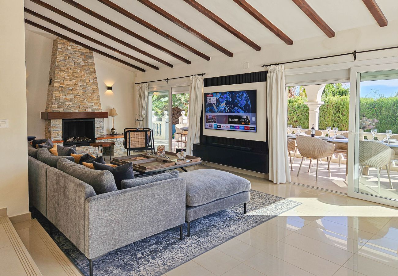 Villa en Mijas Costa - Villa con piscina privada y jacuzzi en Mijas Costa