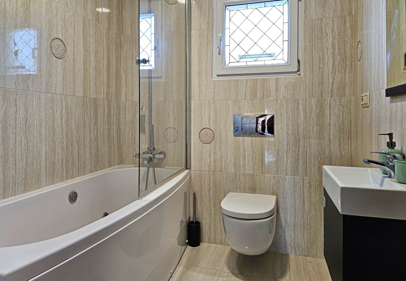 Villa en Mijas Costa - Villa con piscina privada y jacuzzi en Mijas Costa