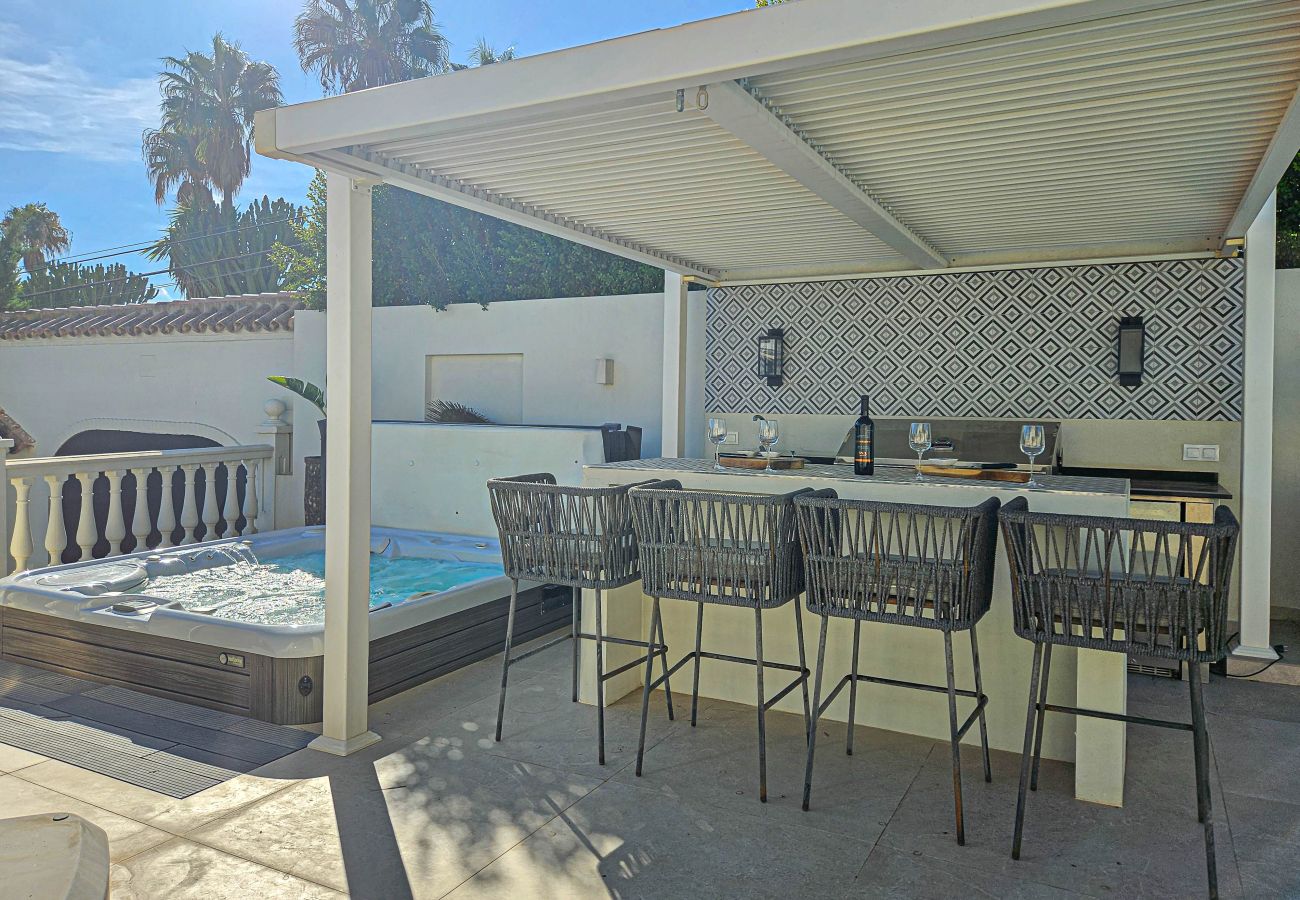 Villa en Mijas Costa - Villa con piscina privada y jacuzzi en Mijas Costa