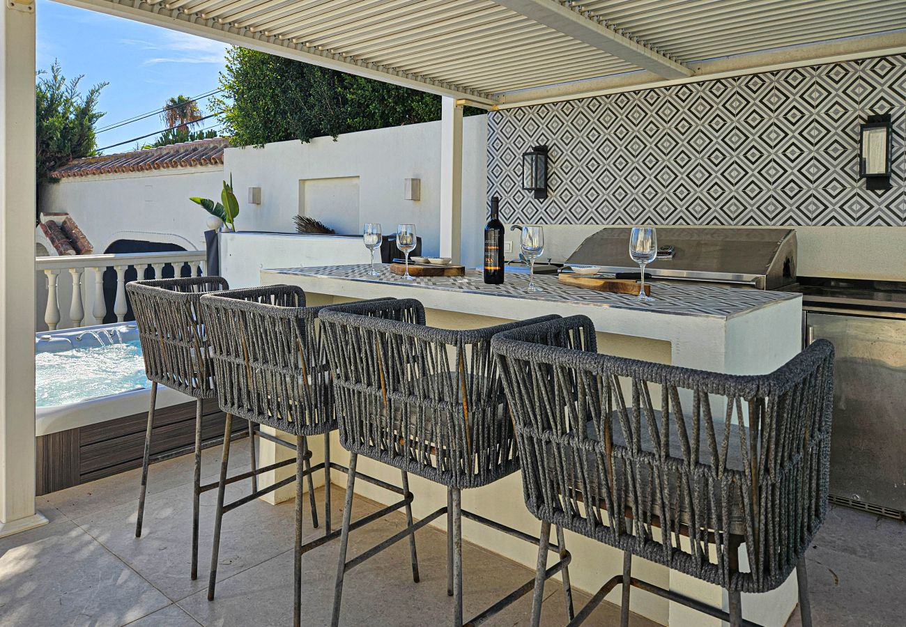 Villa en Mijas Costa - Villa con piscina privada y jacuzzi en Mijas Costa